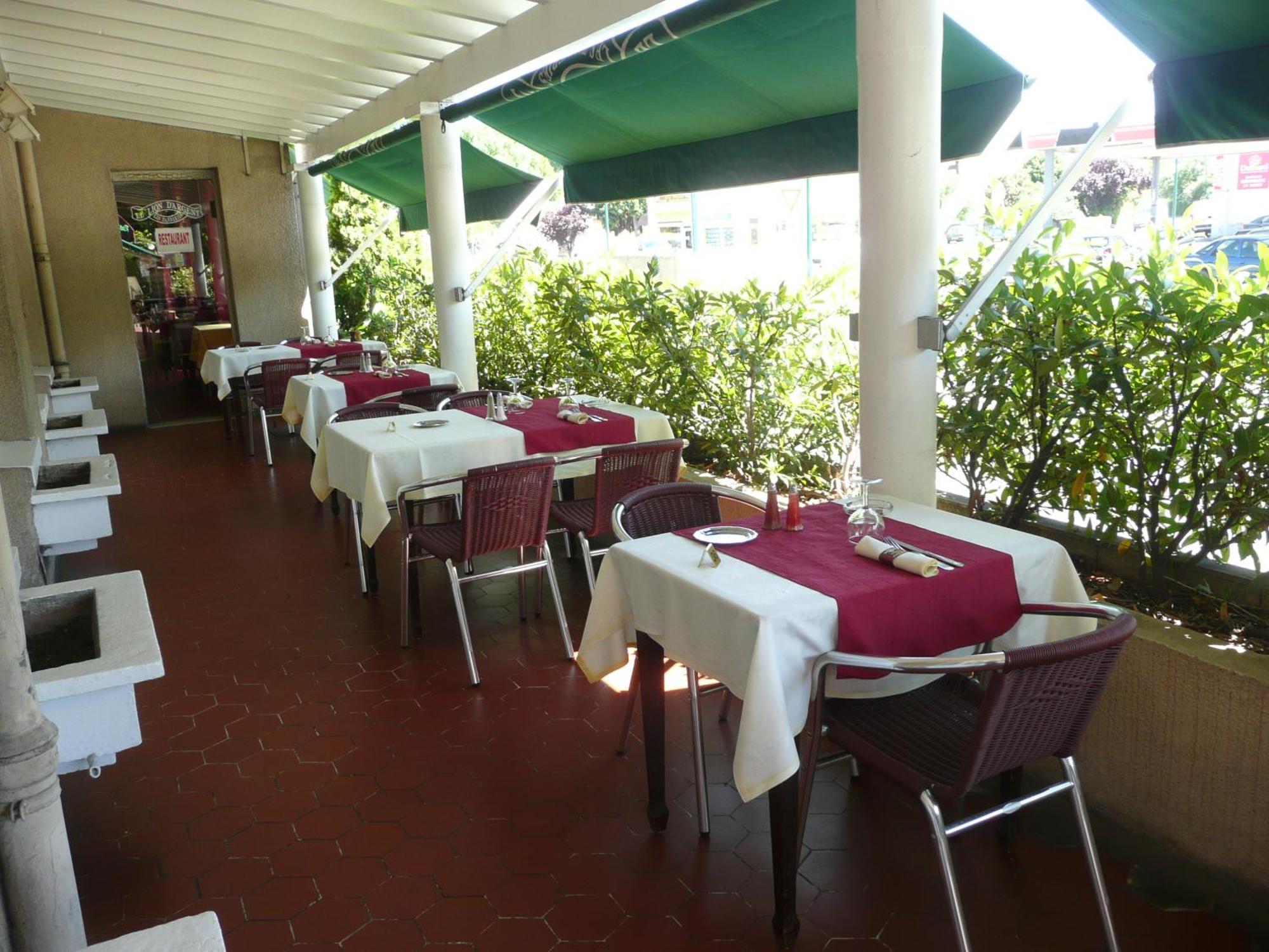 Logis Hotel Restaurant Du Lion D'Argent Et Des Tanneries La Chatre Exterior photo